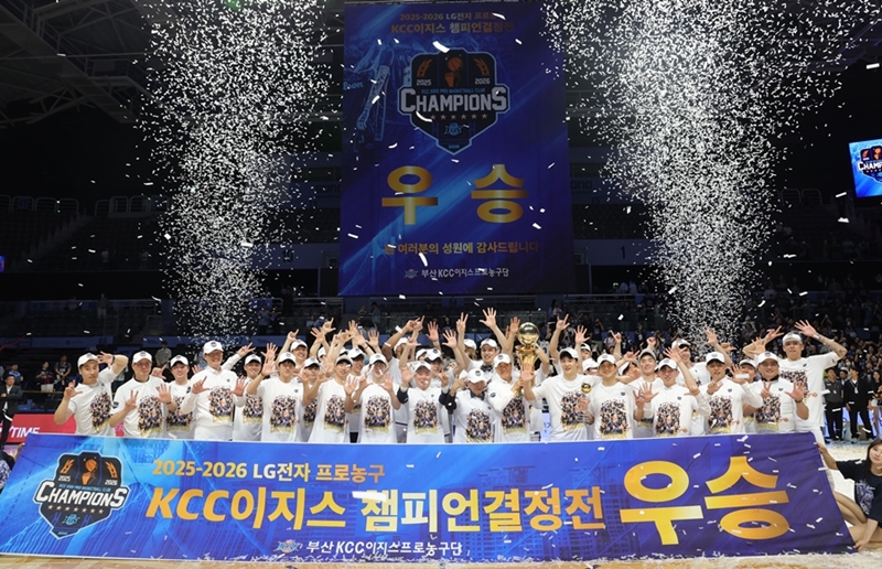 프로농구 KCC, 정규리그 6위 최초 챔프전 우승-뉴시스